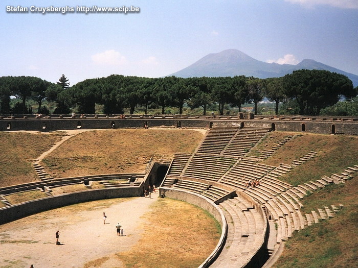Pompeii - Amfitheater In Pompeii kan je het oudste amfitheater van Italië terugvinden. Hierin werden spelen met gladiatoren georganiseerd.  Stefan Cruysberghs